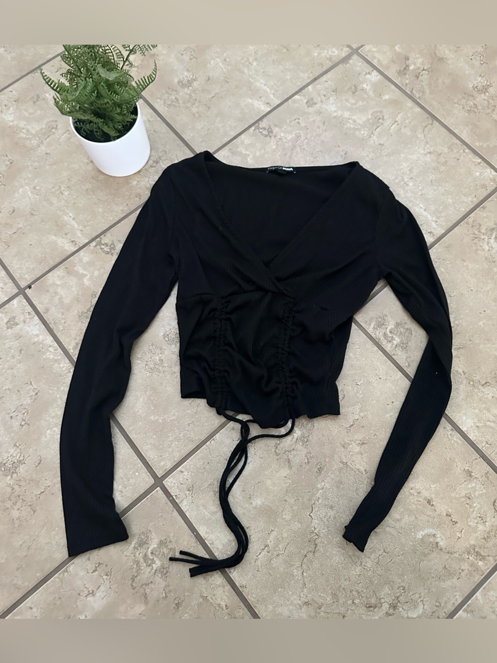 BLACK RUCHED CROP LONG SLEEVE